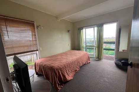 Photo of property in 34 Ellesmere Crescent, Pakuranga Heights, Auckland, 2010