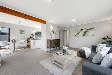 Photo of property in 2/39 Gills Road, Bucklands Beach, Auckland, 2014