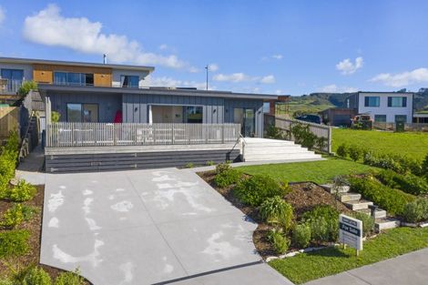Photo of property in 33 Omahina Street, Raglan, 3225
