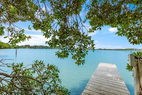Photo of property in 27 Ferry Parade, Herald Island, Auckland, 0618