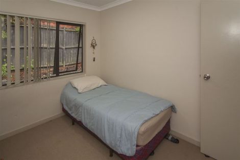 Photo of property in 2d Waikaukau Road, Glen Eden, Auckland, 0602