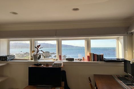 Photo of property in 398 Queens Drive, Lyall Bay, Wellington, 6022