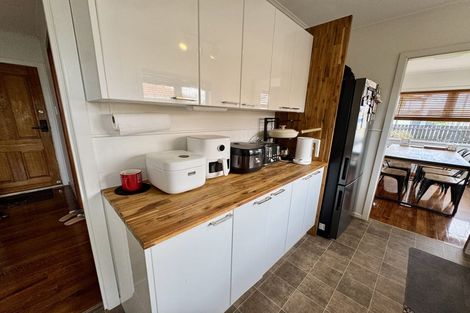 Photo of property in 2 Thomas Rea Place, Te Atatu South, Auckland, 0610