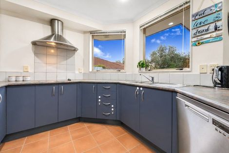Photo of property in 27 View Ridge Drive, Ranui, Auckland, 0612