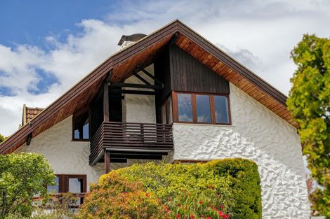 Photo of property in 9 Cypress Court, Kelvin Heights, Queenstown, 9300