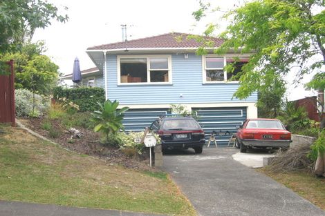 Photo of property in 16 Valley View Road, Glenfield, Auckland, 0629
