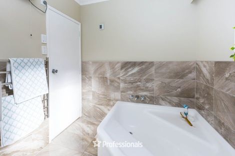 Photo of property in 19 Sunnyview Drive, Brown Owl, Upper Hutt, 5018