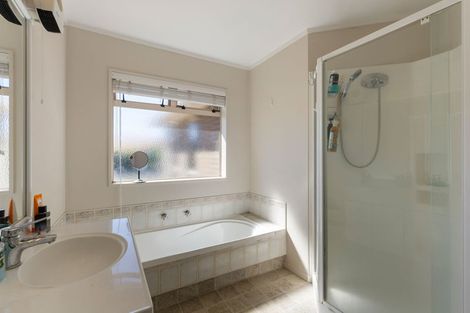 Photo of property in 18 Halcione Close, Flagstaff, Hamilton, 3210