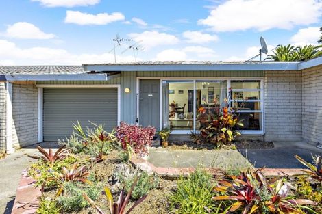 Photo of property in 2/24 Central Avenue, Papatoetoe, Auckland, 2025