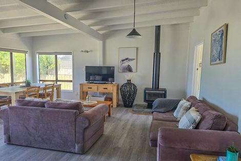 Photo of property in 213 Pukehina Parade, Pukehina, 3189