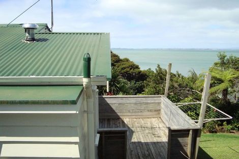 Photo of property in 132 Cornwallis Road, Cornwallis, Auckland, 0604