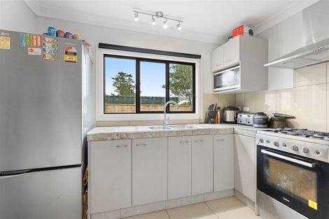 Photo of property in 96 Pioneer Road, Moturoa, New Plymouth, 4310