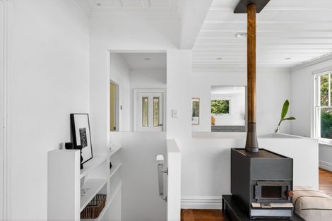 Photo of property in 1 Denholm Road, Hospital Hill, Napier, 4110