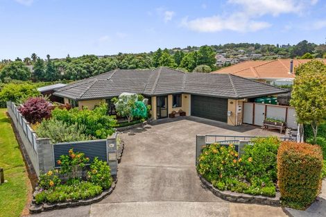 Photo of property in 9 Mohill Place, East Tamaki Heights, Auckland, 2016