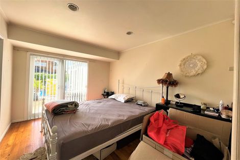 Photo of property in 477 Beach Road, Murrays Bay, Auckland, 0630