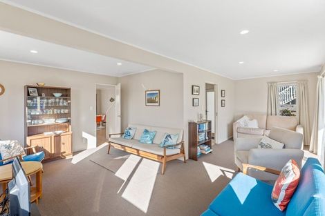 Photo of property in 114 Field Way, Waikanae Beach, Waikanae, 5036