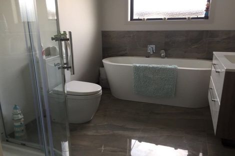 Photo of property in 93 Riverstone Drive, Riverstone Terraces, Upper Hutt, 5018