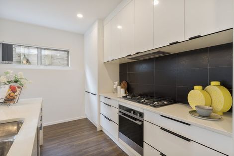 Photo of property in 25 View Road, Henderson, Auckland, 0612