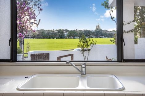 Photo of property in 2/72 Wairoa Road, Narrow Neck, Auckland, 0624