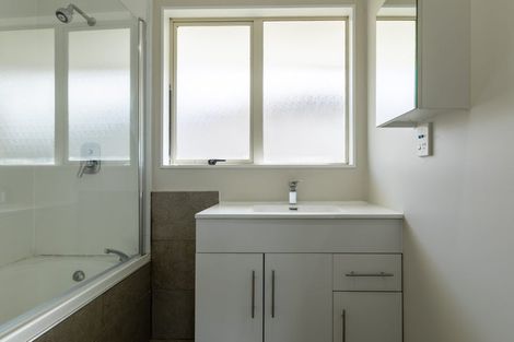 Photo of property in 100e Parrs Cross Road, Henderson, Auckland, 0612