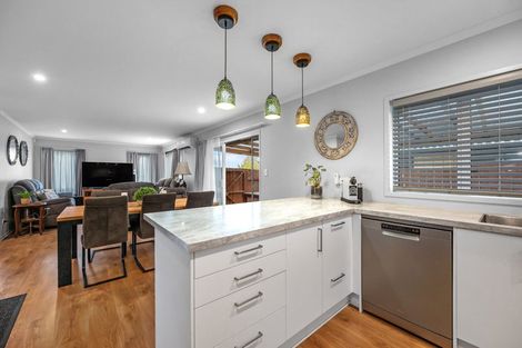 Photo of property in 5 Minerva Avenue, Helensville, 0800