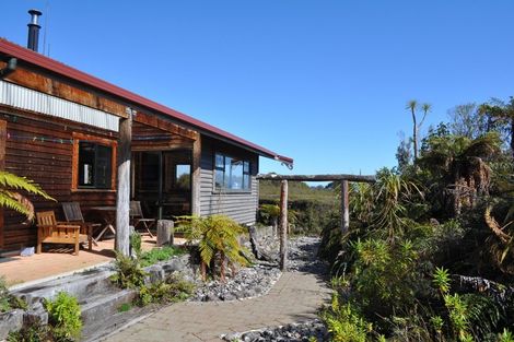 Photo of property in Beaconstone Eco Lodge, 115 Birds Ferry Road, Virgin Flat, Cape Foulwind, 7892