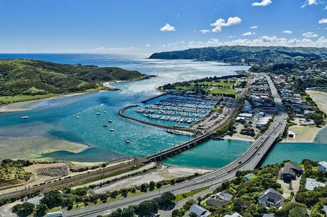 Photo of property in 8 Kiriwai Road, Paremata, Porirua, 5024