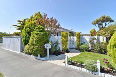 Photo of property in 22 Prestons Road, Redwood, Christchurch, 8051