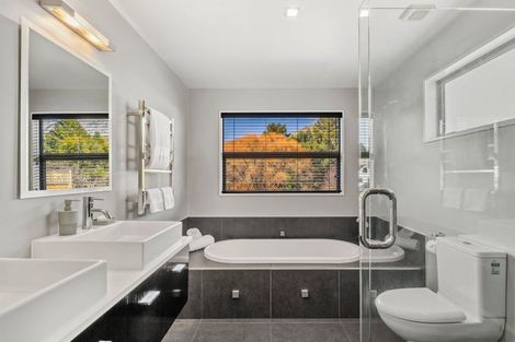 Photo of property in 73 Oregon Drive, Kelvin Heights, Queenstown, 9300