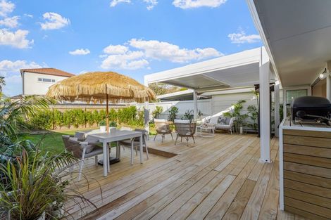 Photo of property in 2/4 Beach Road, Orewa, 0931