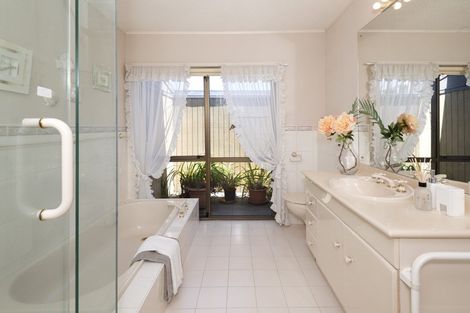 Photo of property in 5 Falstaff Place, Half Moon Bay, Auckland, 2012