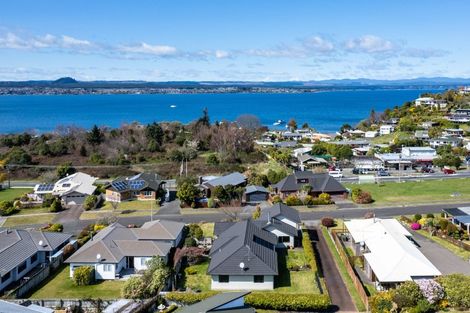 Photo of property in 27 Kinder Street, Acacia Bay, Taupo, 3330