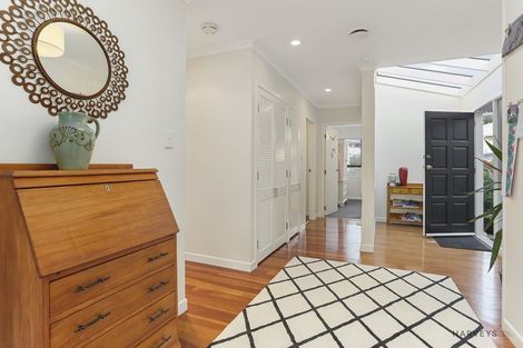 Photo of property in 12 Deane Avenue, Titirangi, Auckland, 0604