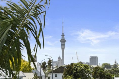 Photo of property in 21 West End Road, Herne Bay, Auckland, 1022