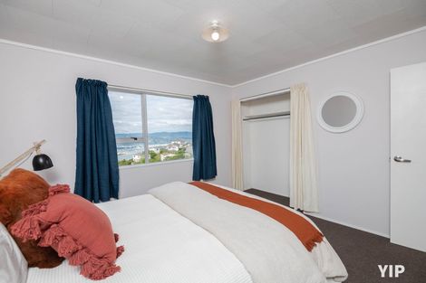 Photo of property in 21 Sunhaven Drive, Newlands, Wellington, 6037