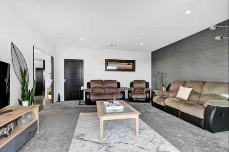 Photo of property in 4 Cessna Lane, Glen Avon, New Plymouth, 4312