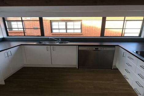 Photo of property in 2/136 Karori Road, Karori, Wellington, 6012