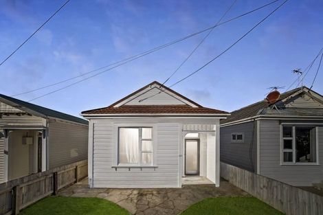 Photo of property in 123 Onepu Road, Lyall Bay, Wellington, 6022