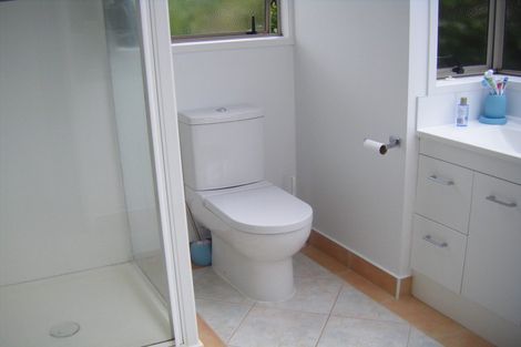 Photo of property in 8a The Rosebowl, Sunnyhills, Auckland, 2010