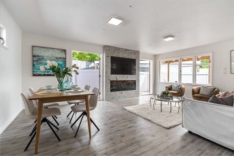 Photo of property in 30a Hanlon Crescent, Narrow Neck, Auckland, 0624