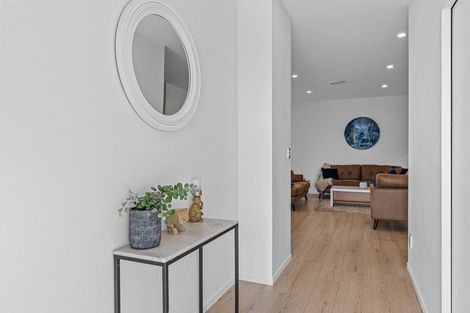 Photo of property in 28 Konoba Avenue, Kumeu, 0810