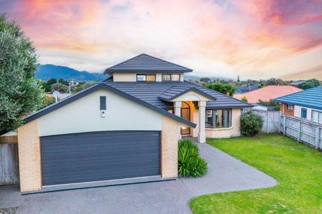 Photo of property in 6 Shearwater Rise, Paraparaumu Beach, Paraparaumu, 5032