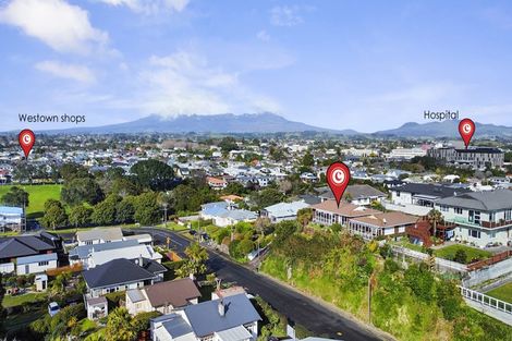 Photo of property in 1d Rossiter Crescent, Lynmouth, New Plymouth, 4310
