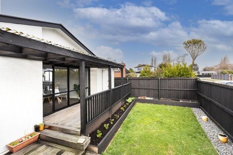 Photo of property in 10 Inca Place, Redwood, Christchurch, 8051
