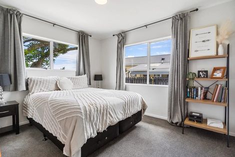 Photo of property in 2/2 Hatherley Place, Clendon Park, Auckland, 2103