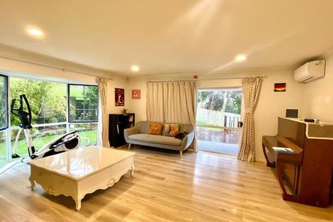 Photo of property in 1/133a Hobsonville Road, West Harbour, Auckland, 0618