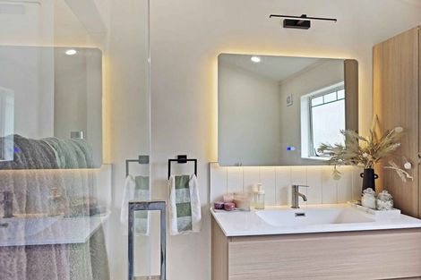 Photo of property in 86a Colwill Road, Massey, Auckland, 0614