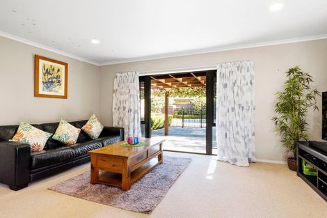 Photo of property in 21 Cate Road, Rototuna, Hamilton, 3210