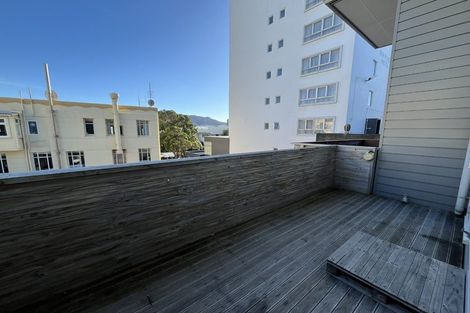 Photo of property in 10/15 Roxburgh Street, Mount Victoria, Wellington, 6011
