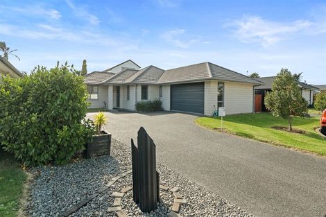 Photo of property in 18 Butterworth Crescent, Papamoa Beach, Papamoa, 3118